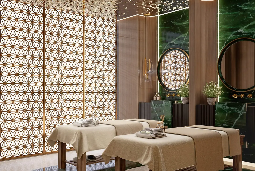 Cabina de masaje con celosía de madera y luz cálida